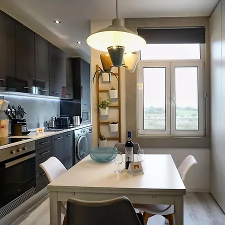Expo Oriente 2 Bedrooms By Gt House